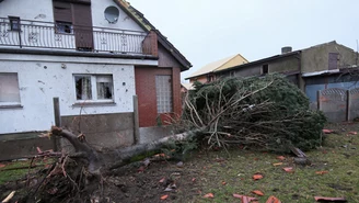 Pleszew: Orkan Dudley w gminie Dobrzyca. 50 domów zniszczonych, 150 strażaków w akcji