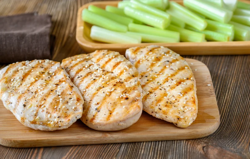 Dieta niskowęglowodanowa może podnosić „zły” cholesterol u niektórych osób