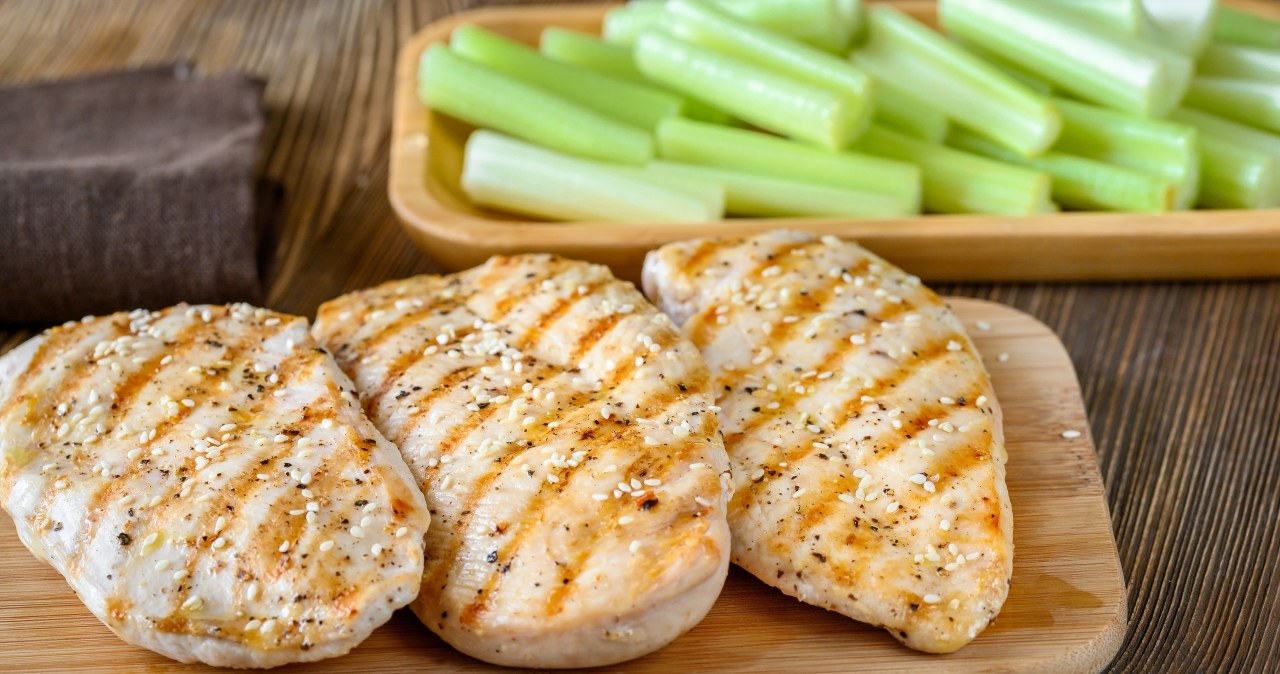 Dieta niskowęglowodanowa może podnosić "zły” cholesterol. Kto musi uważać?