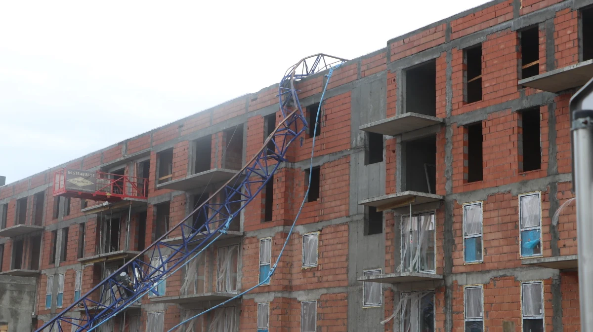 Wojewoda małopolski Łukasz Kmita polecił Inspekcji Nadzoru Budowlanego przeprowadzenie w trybie pilnym kontroli żurawi i dźwigów w całej Małopolsce. W czwartek rano w Krakowie, na budowie przy ul. Domagały zginęły dwie osoby, a kolejne dwie zostały ranne.