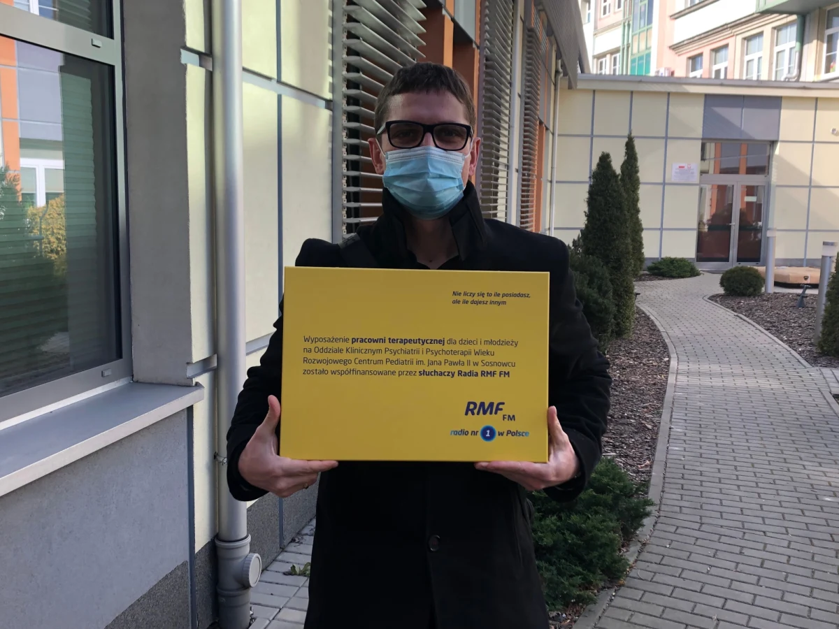 Oddział Kliniczny Psychiatrii i Psychoterapii Wieku Rozwojowego w Centrum Pediatrii w Sosnowcu to jedno z miejsc, do którego - dzięki Wam,  słuchaczom RMF FM - trafia sprzęt dla pacjentów. Finansujemy go z pieniędzy z loterii Świetny Mikołaj w RMF FM. 
