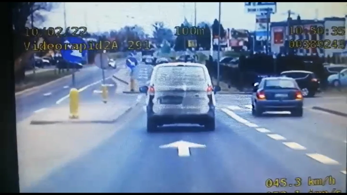 Policjanci z Iławy w czasie patrolu zauważyli samochód, który łamał przepisy drogowe. Zbliżając się do przejścia dla pieszych nie przepuścił przechodzącej nim dziewczynki. Otrzymał wysoki mandat.