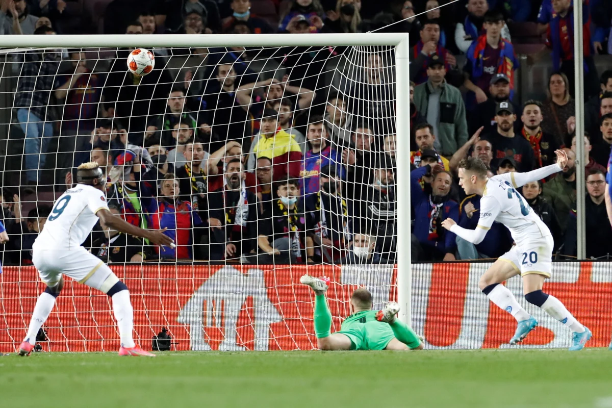 Piotr Zieliński zdobył gola dla Napoli, a jego zespół zremisował na Camp Nou z Barceloną 1:1 w pierwszym meczu barażowym o awans do 1/8 finału piłkarskiej Ligi Europy. Rewanż za tydzień we Włoszech.
