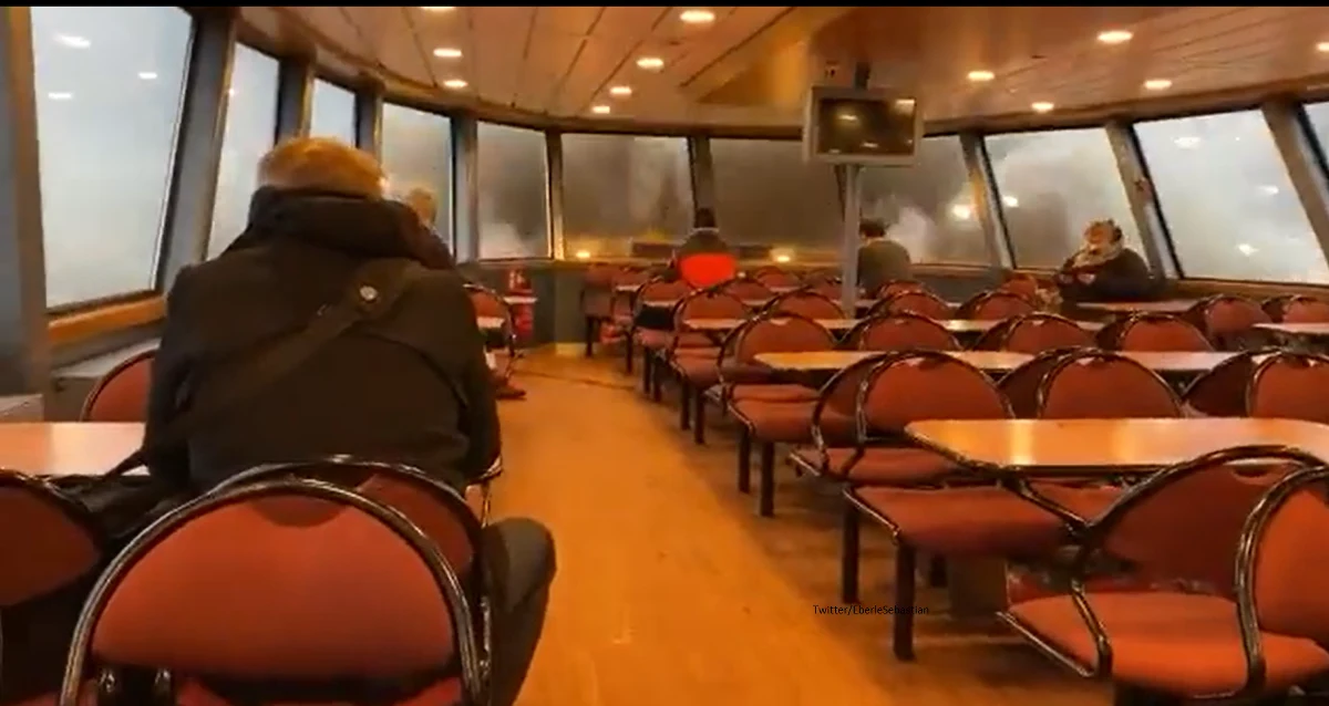 Z niebezpieczną pogodą zmagają się nie tylko Polacy, ale i Niemcy. W Hamburgu pasażerowie promu przeżyli chwile grozy, gdy fale rozbiły szyby jednostki. Na szczęście nikomu nic się nie stało. Nagrania z tej sytuacji pojawiły się w sieci.