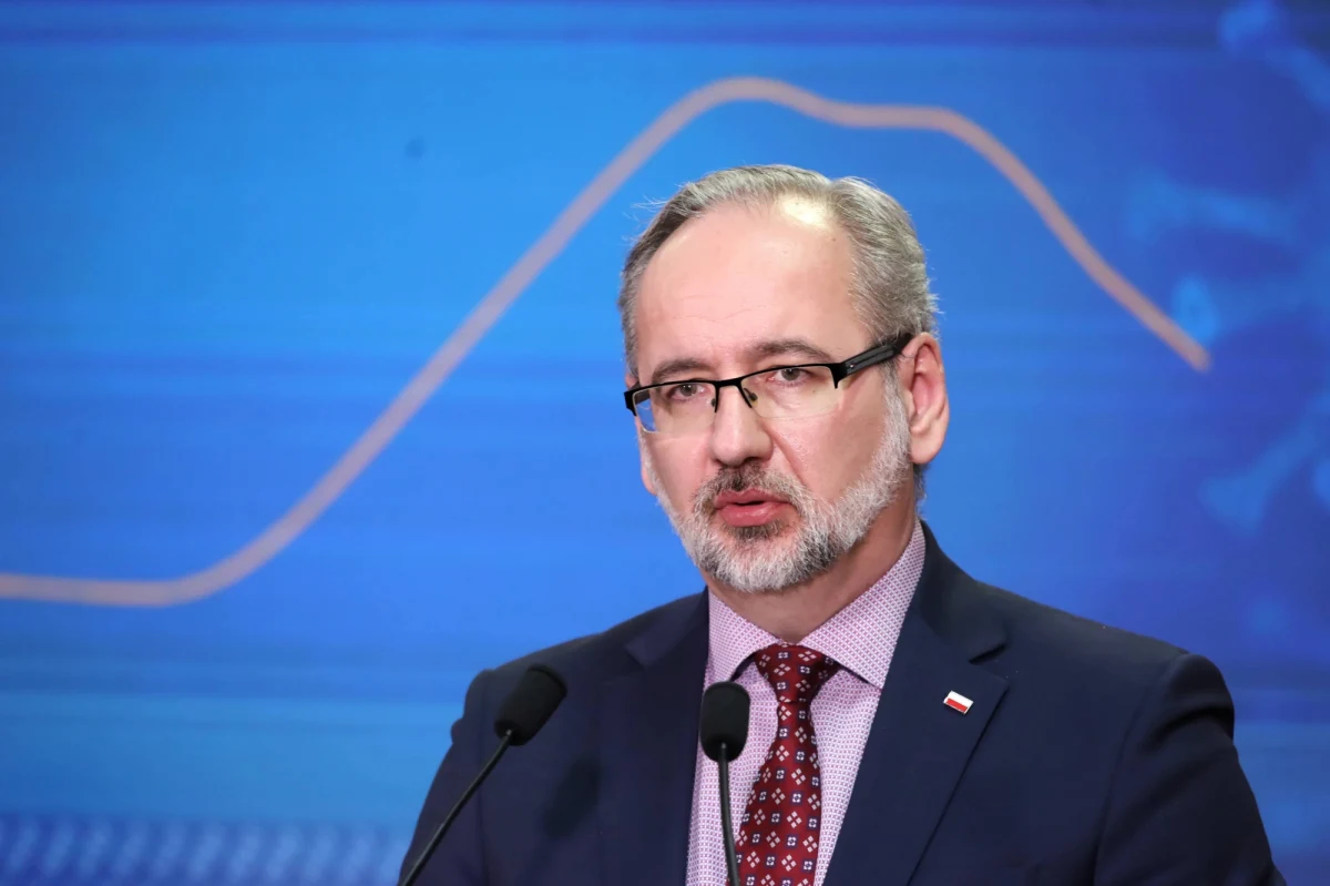 "Nigdy nie było sytuacji, w której nie identyfikowałbym się z decyzjami rządu. Pełnienie funkcji ministra zdrowia w czasie pandemii to nie zabawa dla dzieci, w której można zabrać zabawki i odejść" - mówi Adam Niedzielski w wywiadzie dla "Dziennika Gazety Prawnej". Minister zdrowia poruszył także kwestię ewentualnego luzowania obostrzeń.