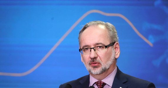 "Nigdy nie było sytuacji, w której nie identyfikowałbym się z decyzjami rządu. Pełnienie funkcji ministra zdrowia w czasie pandemii to nie zabawa dla dzieci, w której można zabrać zabawki i odejść" - mówi Adam Niedzielski w wywiadzie dla "Dziennika Gazety Prawnej". Minister zdrowia poruszył także kwestię ewentualnego luzowania obostrzeń.