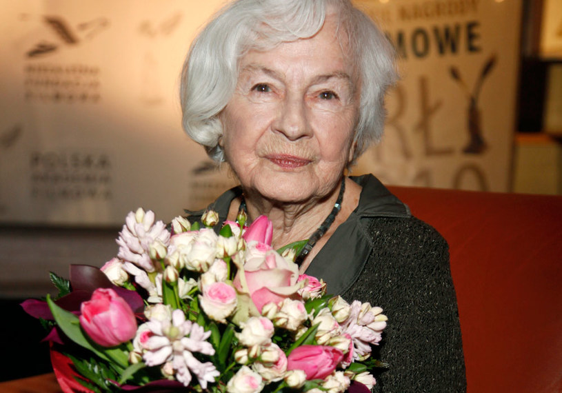 "Miałam bogate życie. Wszystko się zmieniało przy mnie, powstawało. Właściwie jestem szczęśliwa, bo jeśli się kocha zawód i można go tak długo wykonywać, to człowiek jest szczęśliwy" - mówiła Danuta Szaflarska przy okazji swych 100. urodzin. Aktorka zmarła w wieku 102 lat. 19 lutego mija 5 lat od jej śmierci. Przypomnijmy sobie jej najsłynniejsze kreacje.