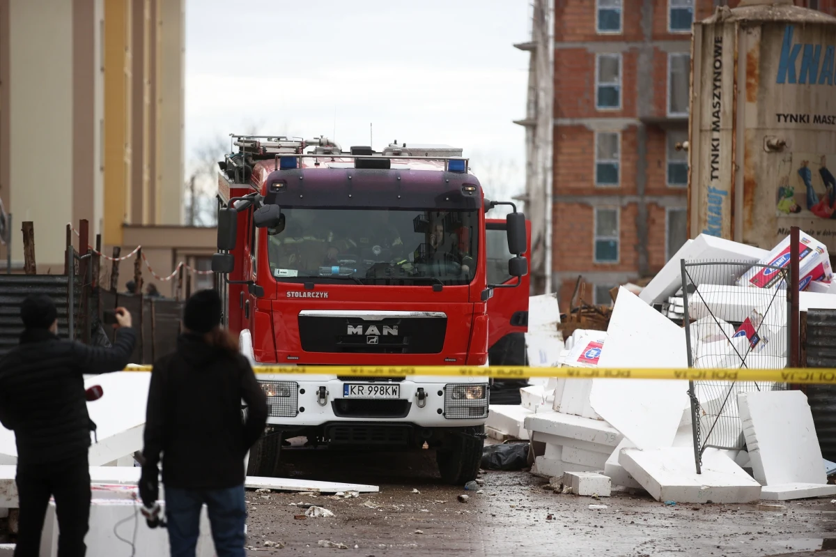 Dwie osoby nie żyją, a trzy zostały ranne wskutek wichur, które w czwartek przeszły przez Małopolskę. Strażacy usuwali głównie powalone drzewa i zabezpieczali uszkodzone dachy.
