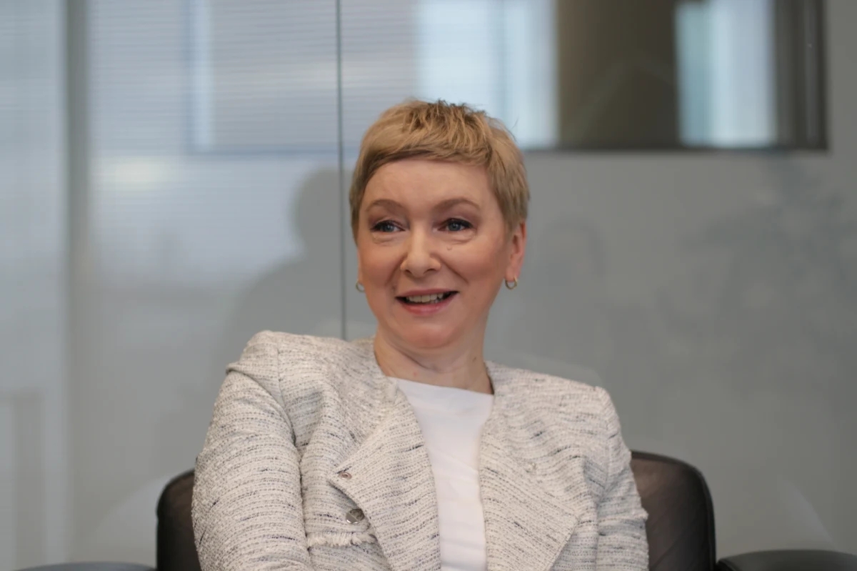 "Nie pamiętam w tej chwili. Czuję się taka zaskoczona. Co mam powiedzieć?" - tak mówiła w Porannej rozmowie w RMF FM posłanka PiS Mirosława Stachowiak-Różecka. Robert Mazurek dopytywał ją o nazwiska ministra finansów i jego zastępcy, którzy stracili stanowiska z powodu zamieszania z Polskim Ładem. 