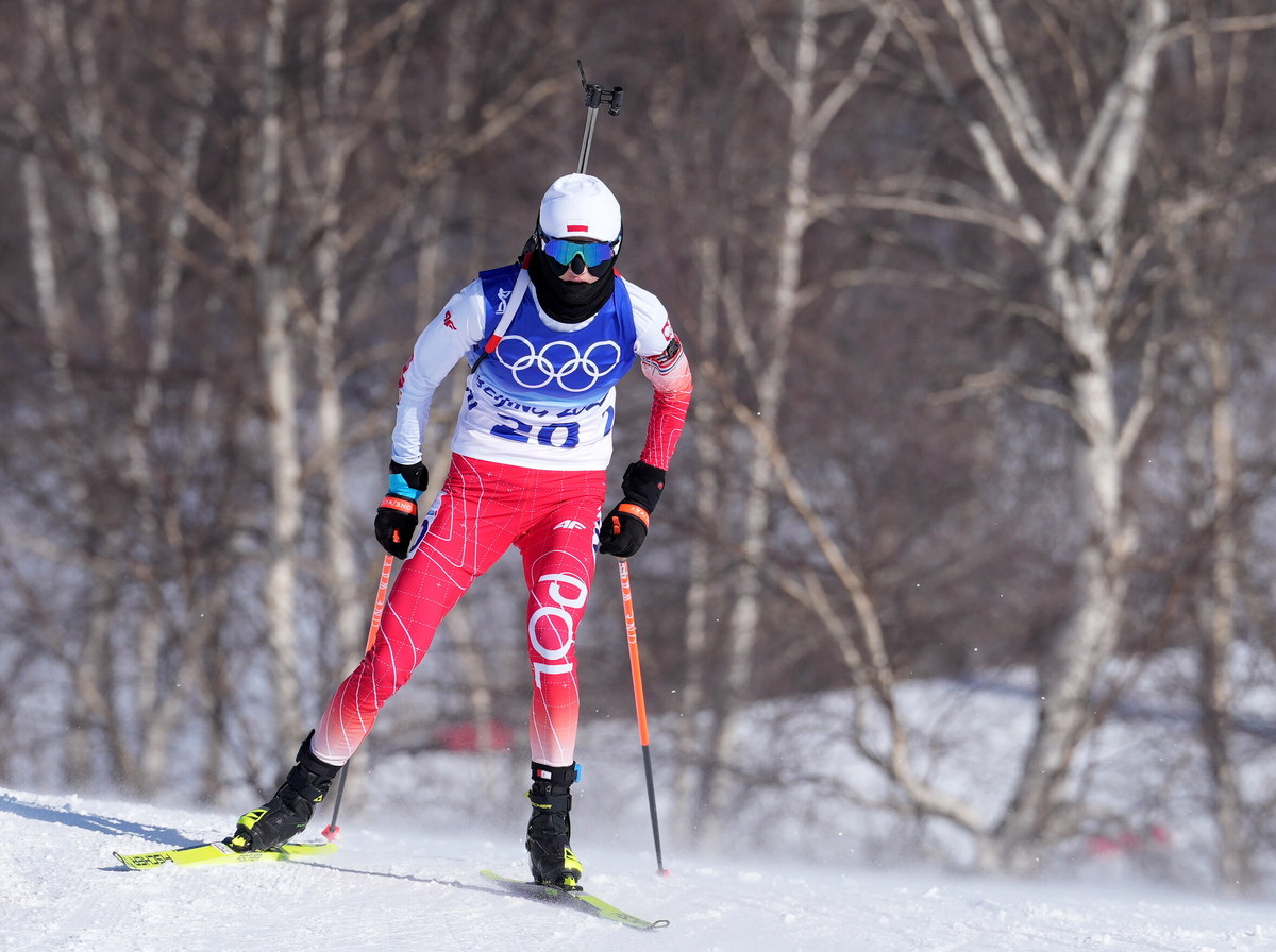 Francuzka Braisaz-Bouchet została mistrzynią olimpijską w biathlonowym biegu ze startu wspólnego na 12,5 km. Monika Hojnisz-Staręga zawody w Zhangjiakou ukończyła na 27. miejscu. 