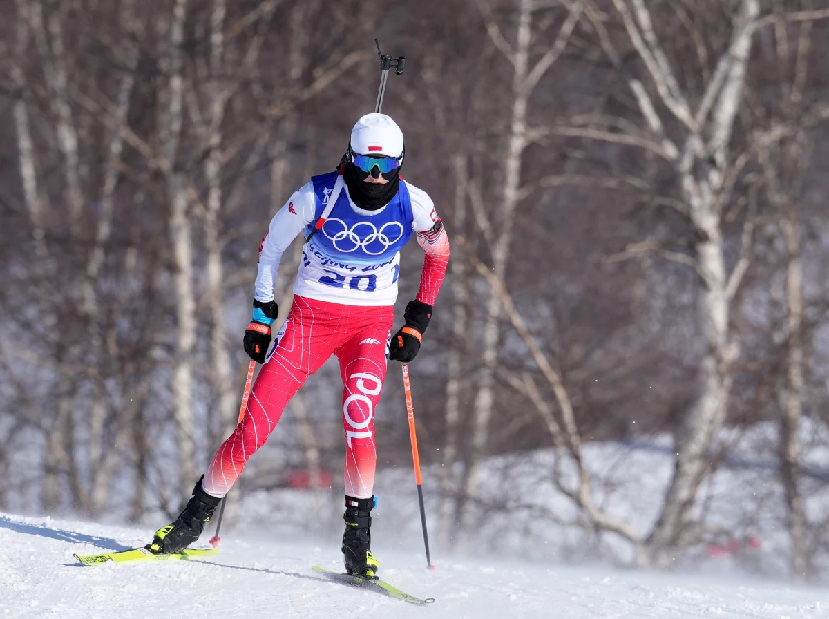Francuzka Braisaz-Bouchet została mistrzynią olimpijską w biathlonowym biegu ze startu wspólnego na 12,5 km. Monika Hojnisz-Staręga zawody w Zhangjiakou ukończyła na 27. miejscu. 