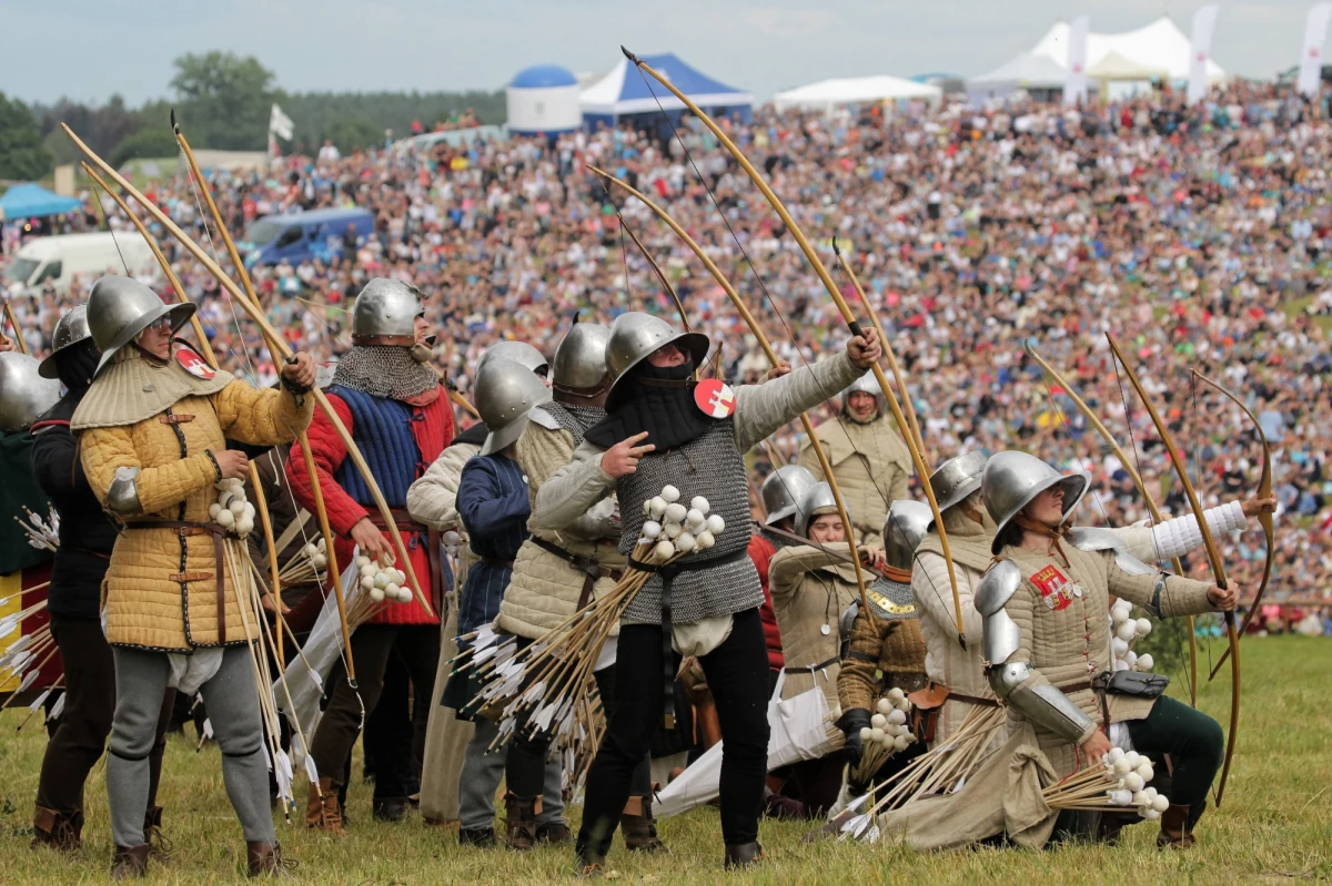 Po dwóch latach przerwy spowodowanej przez pandemię koronawirusa powraca największa średniowieczna rekonstrukcja historyczna. Na polach bitwy pod Grunwaldem pojawią się zarówno wojownicy, jak i widzowie.

