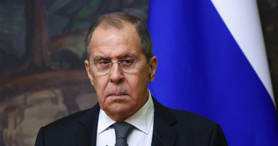 Rosja jest "bardzo zaniepokojona" przez "ostrzały z wykorzystaniem broni zakazanej w porozumieniach mińskich" w Donbasie- tak powiedział rosyjski minister spraw zagranicznych Siergiej Ławrow. Szef MSZ skomentował również doniesienia o zagrożeniu atakiem Rosji na Ukrainę.