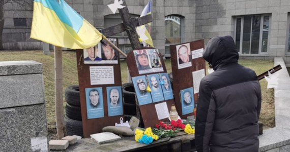 Dziś mija dokładnie osiem lat od wydania rozkazu dotyczącego stłumienia protestów na Euromajdanie, wydały go ówczesne władze Ukrainy. W krwawych starciach życie straciło ponad stu demonstrantów. Miejscem ich pamięci jest ulica równoległa do Majdanu Niezależności - pełna zadumy i kwiatów przynoszonych przez mieszkańców.