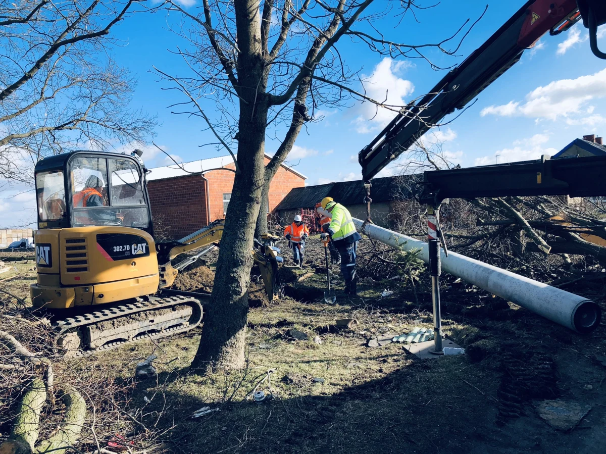 9 osób rannych i ponad 760 uszkodzonych budynków – to województwo łódzkie w liczbach po przejściu wichur i trąb powietrznych. W Smaszkowie koło Sieradza 50 budynków jest uszkodzonych, a z tego 27 to domy. 