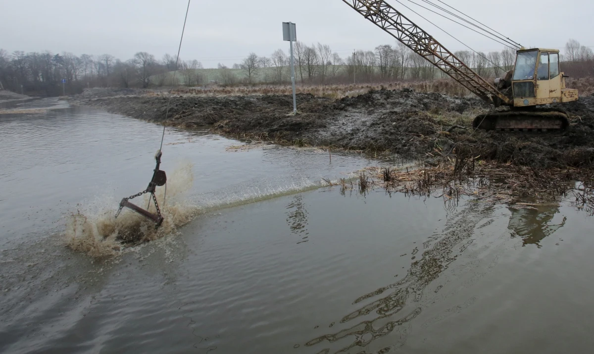 Rozpoczął się remont odgałęzienia Kanału Elbląskiego łączącego jezioro Dauby z Jeziorakiem w województwie wamińsko-mazurskim - poinformowały Wody Polskie. Prace będą kosztowały około 2,5 mln zł i mają zakończyć się w październiku. 