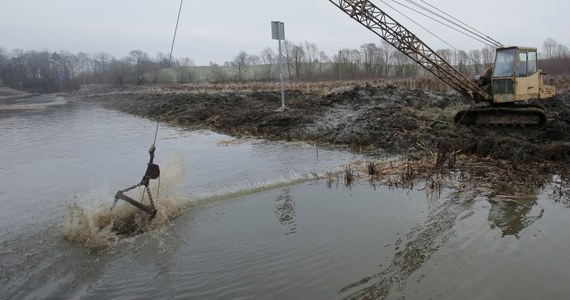 Rozpoczął się remont odgałęzienia Kanału Elbląskiego łączącego jezioro Dauby z Jeziorakiem w województwie wamińsko-mazurskim - poinformowały Wody Polskie. Prace będą kosztowały około 2,5 mln zł i mają zakończyć się w październiku. 