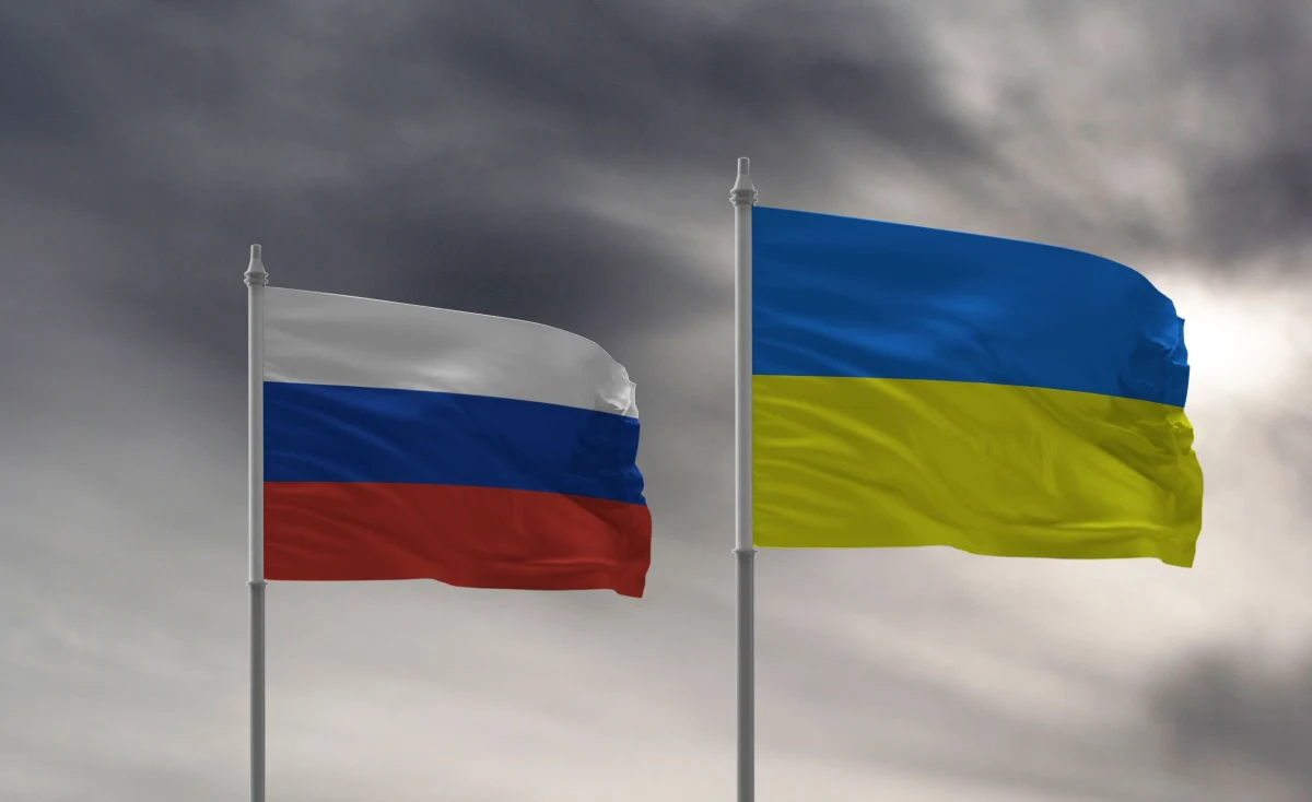 Jeden ukraiński żołnierz zginął w wyniku ostrzału ze strony separatystów w Donbasie. Z kolei liderzy samozwańczych republik na terenie Ukrainy, przy granicy z Rosją - Donieckiej Republiki Ludowej (DRL) i Ługańskiej Republiki Ludowej (ŁRL) - ogłosili w sobotę powszechną mobilizację. Wczoraj zarządzili ewakuację swoich mieszkańców do Rosji.