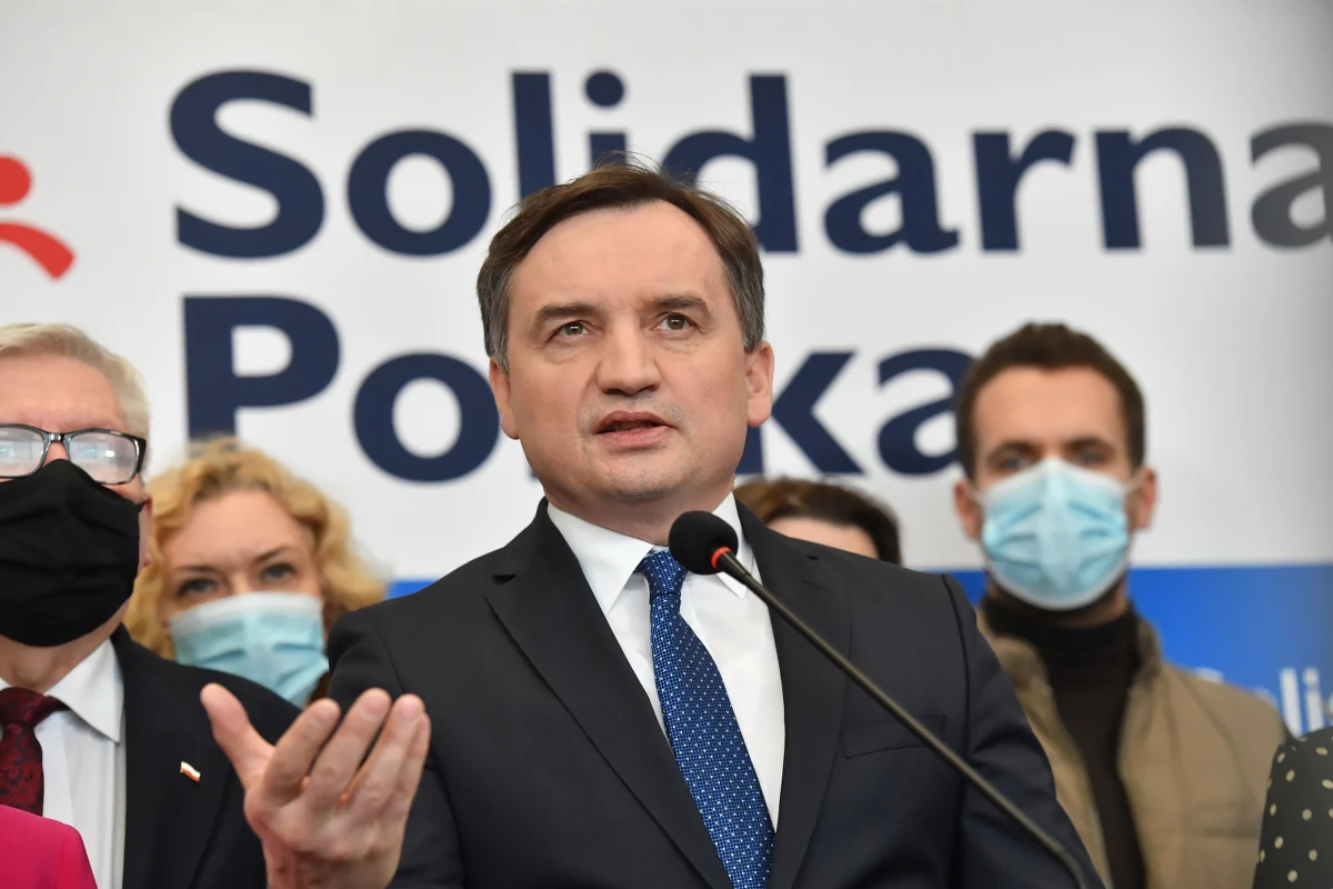Zarząd Solidarnej Polski podjął decyzję o zgłoszeniu własnego projektu ustawy o Sądzie Najwyższym w ramach tych projektów, które zostały zgłoszone przez prezydenta Andrzeja Dudę i przez Prawo i Sprawiedliwość - poinformował w sobotę minister sprawiedliwości, szef Solidarnej Polski Zbigniew Ziobro.