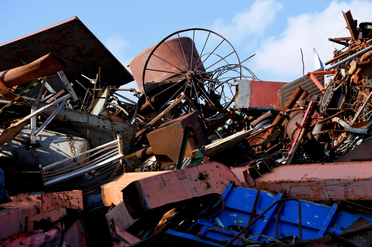 Policja prowadzi śledztwo w sprawie narażenia życia i zdrowia poprzez niewłaściwe obchodzenie się z materiałem radioaktywnym. Dwaj mężczyźni w Mirkowie pod Wrocławiem jako złom sprzedali metal, który był promieniotwórczy.