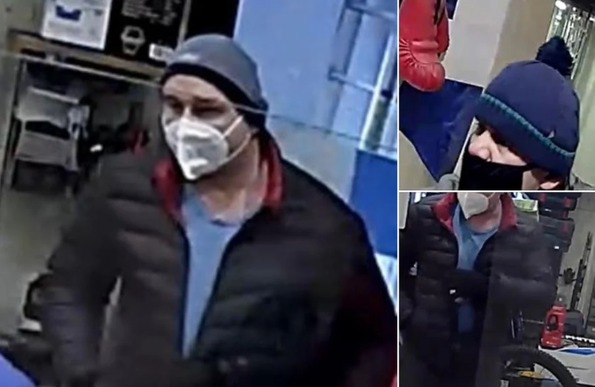 Właściciel lombardu z Nowego Sącza, na który w czwartek napadło dwóch rabusiów, obiecuje wysoką nagrodę za pomoc w ich ujęciu. Publikuje także wizerunek bandytów i zdjęcie samochodu, którym się poruszali. 