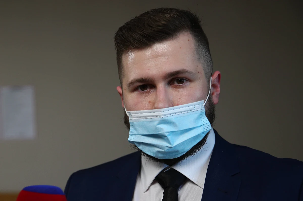 Sebastian Kościelnik, kierowca fiata seicento, z którym w lutym 2017 r. zderzyła się limuzyna z premier Beatą Szydło na pokładzie, wstąpił do Platformy Obywatelskiej - poinformował na Twitterze poseł KO Marek Sowa.