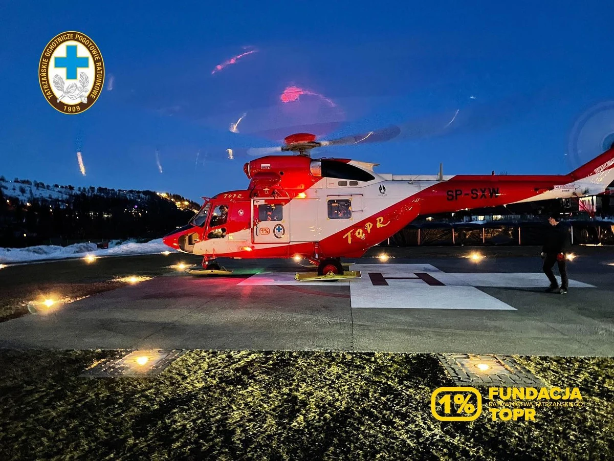 TOPR podał szczegóły wczorajszego wypadku na Błyszczu w Tatrach Zachodnich. Turysta po długim upadku po zlodowaciałym stoku, miał poważne rany głowy i mocno krwawił. Mimo zapadającego zmroku i wichury, udało się go przetransportować śmigłowcem do zakopiańskiego szpitala. 