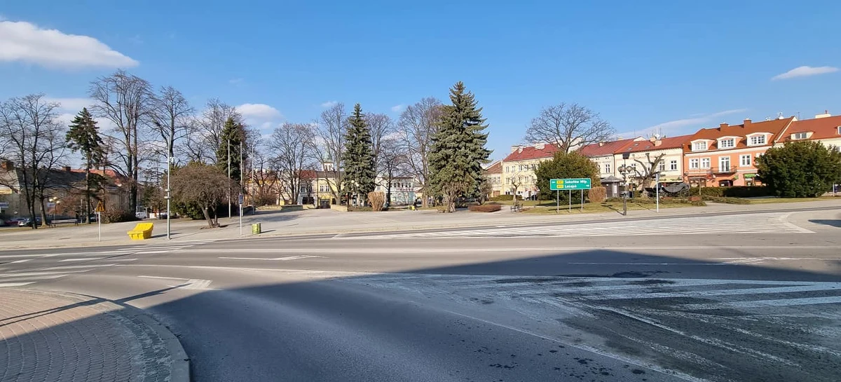 W Łańcucie rozpoczęły się konsultacje społeczne dotyczące zmian w centrum miasta. "Nowa organizacja ruchu oraz odzyskanie Rynku jako serca miasta to odważna koncepcja, do której będę chciał przekonać większość mieszkańców. Osobiście jestem przekonany, że to odmieni Łańcut na dekady!" - podkreślił burmistrz Łańcuta Rafał Kumek. 