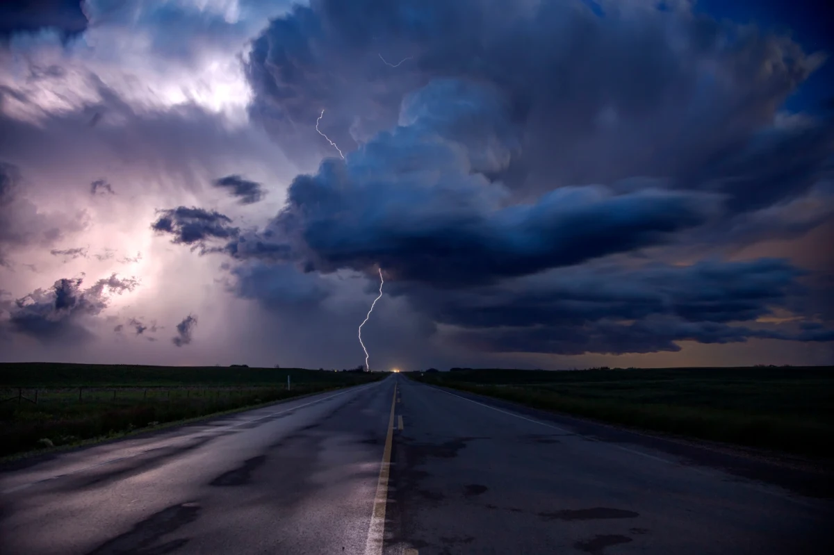 Instytut Meteorologii i Gospodarki Wodnej wydał ostrzeżenie dla całego Dolnego Śląska o silnym wietrze, który w porywach może dochodzić do 90 km/h. Możliwe są też burze.
