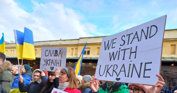 Ukraińcy i Polacy uczestniczyli w niedzielę w pochodzie solidarności z narodem ukraińskim. Akcję #StayWithUkraine zorganizowało krakowskie koło Związku Ukraińców w Polsce.