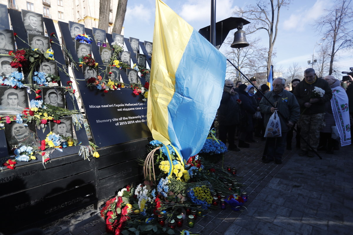 Na Ukrainie obchodzony jest w niedzielę Dzień Bohaterów Niebiańskiej Sotni, czyli ofiar rewolucji z przełomu 2013 i 2014 roku. Z uczestnikami rewolucji na Euromajdanie rozmawiali wysłannicy RMF FM Mateusz Chłystun i Piotr Bułakowski.