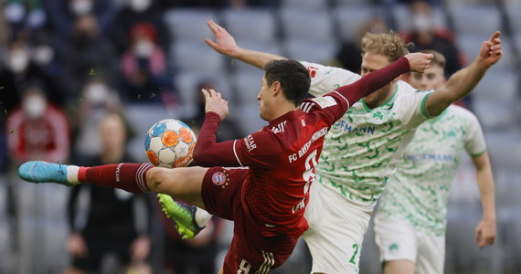 Robert Lewandowski nie zwalnia tempa. Snajper Bayernu Monachium zdobył dwie bramki, a jego zespół pokonał 4-1 Greuther Fuerth w niedzielnym meczu 23. kolejki Bundesligi.