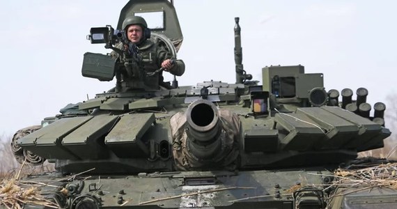 "Rosja nie sformowała dotąd ani jednej grupy uderzeniowej przy granicy ukraińskiej" - powiedział w niedzielę minister obrony Ukrainy Ołeksij Reznikow. "Nieodpowiednim jest więc mówienie, że jutro czy pojutrze będzie atak. Nie oznacza to jednak, że nie ma zagrożenia" - dodał.