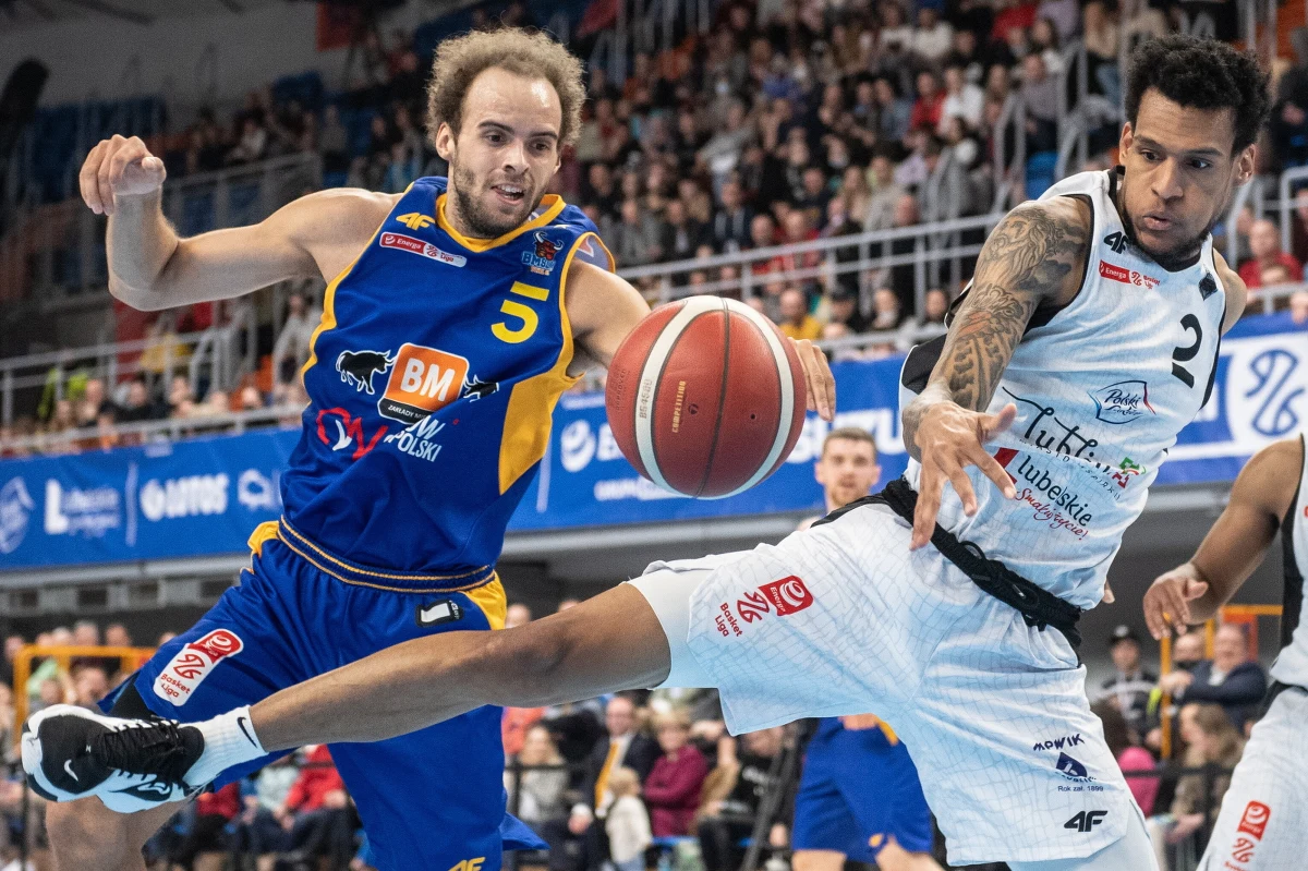 ​Zespół Arged BM Slam Stal Ostrów Wlkp. po raz drugi w historii zdobył Puchar Polski koszykarzy. W finale rozegranym w Lublinie mistrz kraju pokonał miejscowy Polski Cukier Pszczółkę Start 83:76 (10:20, 24:21, 28:14, 21:21).