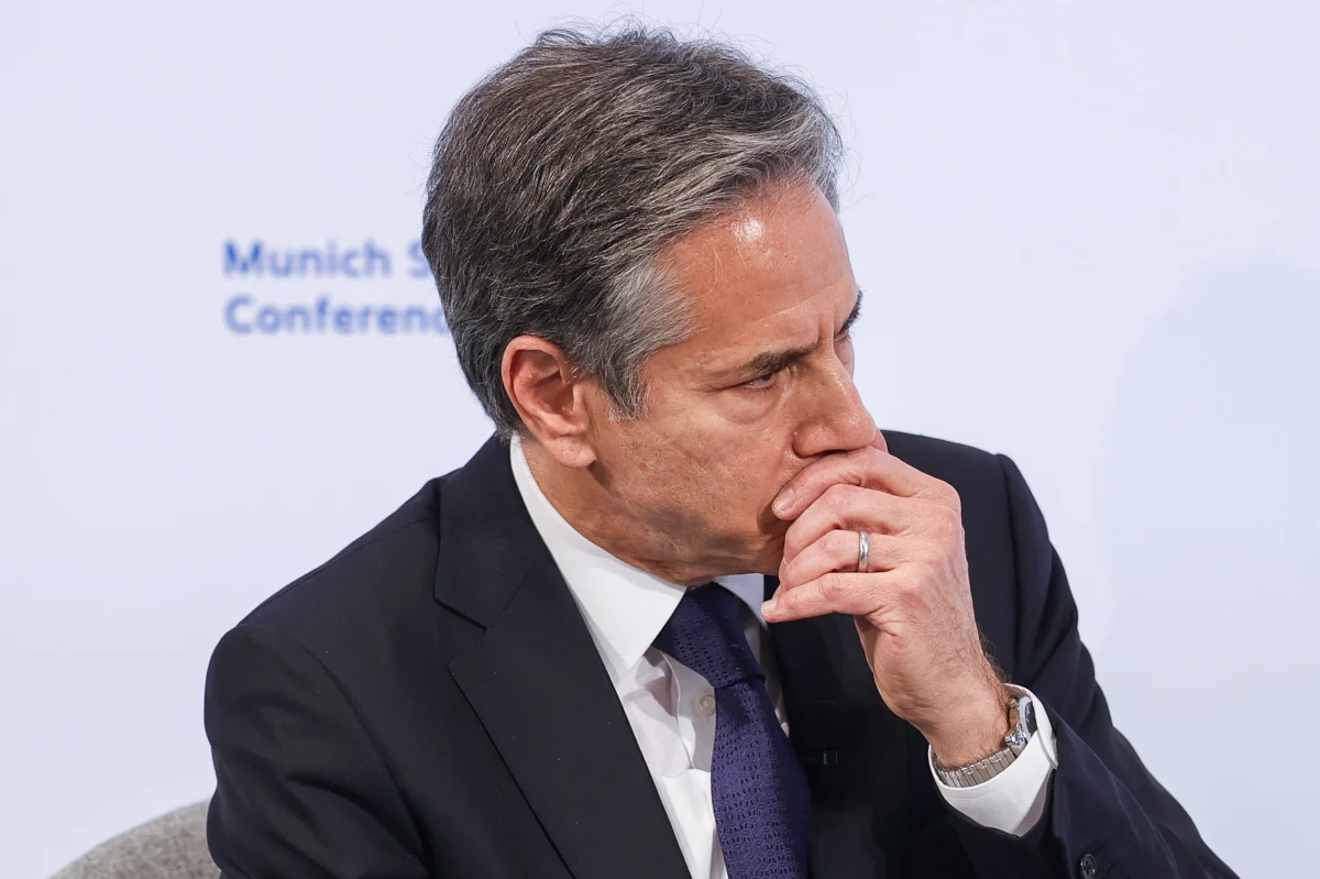 Rosja podejmuje obecnie wszystkie kroki, o których mówiliśmy, że podejmie przed inwazją - powiedział w niedzielę sekretarz stanu USA Antony Blinken. Stwierdził, że nie ma żadnych sygnałów wskazujących na to, że rosyjski prezydent zmienił zdanie, co do swoich zamiarów napaści na Ukrainę.
