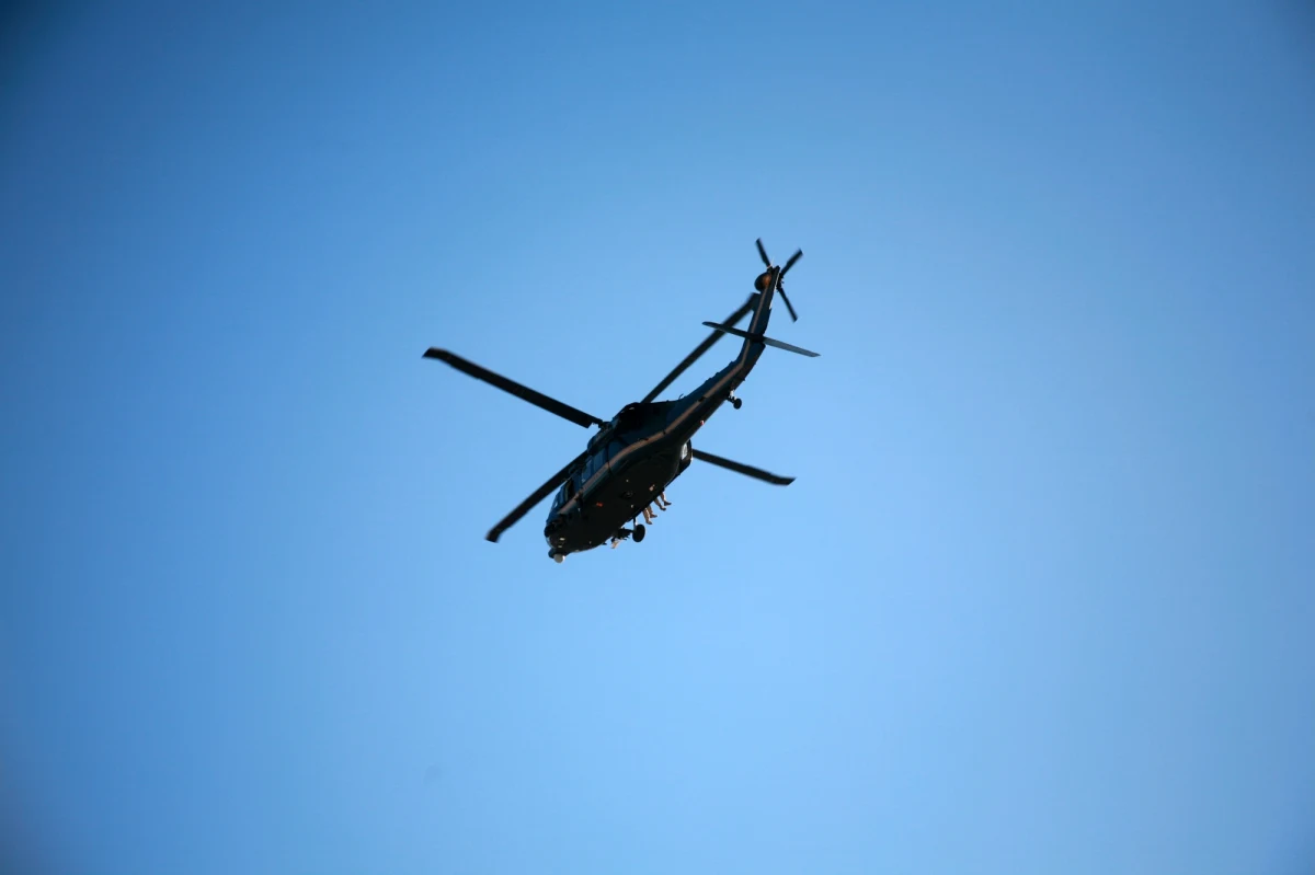 Jeden z policjantów nie żyje, a drugi jest ranny w wyniku sobotniej katastrofy policyjnego helikoptera, który rozbił się w oceanie tuż koło plaży w Newport Beach. Lecieli maszyną "HB1" w odpowiedzi na wezwanie o zakłóceniu porządku.