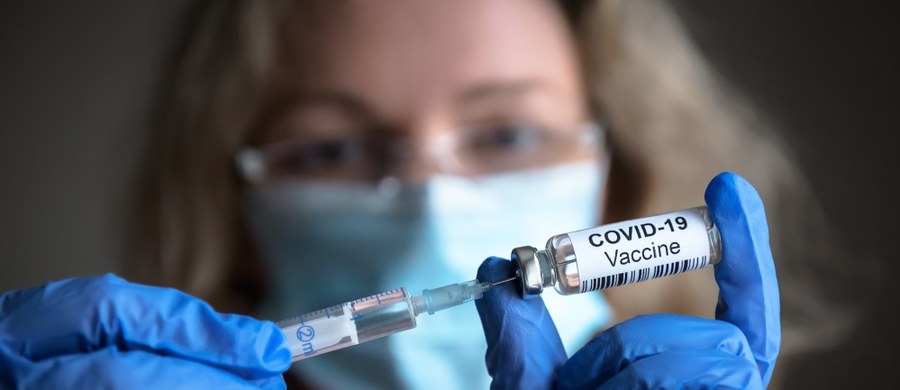 Na szczepienia przeciwko Covid-19 w województwie lubelskim zgłasza się coraz mniej chętnych. Zainteresowanie szczepieniami praktycznie umiera, mamy spadki na poziomie 85 procent - informuje dyrektor 6. Wojskowego Szpitala w Dęblinie Andrzej Zomer.