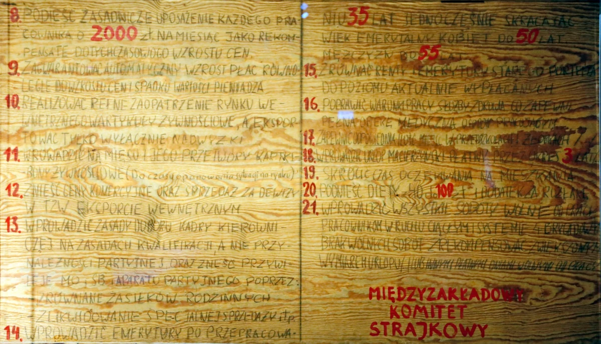 Narodowe Muzeum Morskie pozwało Europejskie Centrum Solidarności - dowiedział się reporter RMF FM. Chodzi o tablice, na których spisano słynne 21 postulatów Międzyzakładowego Komitetu Strajkowego. Polityczny spór, który jak się wydawało został już zakończony, rozgorzeje na nowo. 