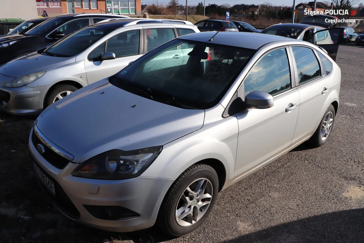 Zmieniono miejsce poszukiwań zaginionej 45-letniej Aleksandry i jej 15-letniej córki Oliwii z Częstochowy. Policjanci i strażacy rozpoczęli przeczesywanie terenu w rejonie podczęstochowskiego Romanowa. Podejrzany o podwójne zabójstwo mężczyzna przebywa w tymczasowym areszcie. Jak dotąd nie natrafiono na żaden ślad poszukiwanych.