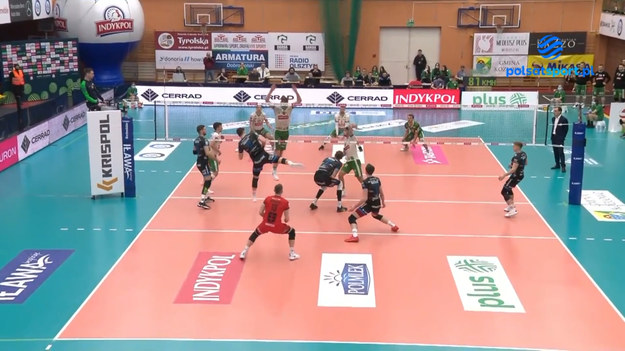 Skrót meczu 21. kolejki PlusLigi Indykpol AZS Olsztyn – Cerrad Enea Czarni Radom 3:0 (25:22, 25:23, 25:16).