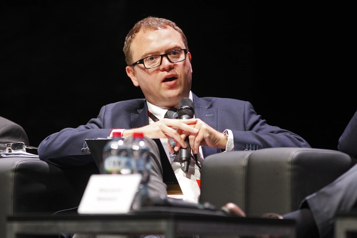 "Orędzie Władimira Putina było tak naprawdę skoncentrowane nie na Donbasie, a przede wszystkim na katalogu pretensji, roszczeń pod adresem Ukrainy" – ocenił w rozmowie z reporterem RMF FM Maciejem Sztykielem dyrektor Ośrodka Studiów Wschodnich Adam Eberhardt.  "Widać olbrzymią frustrację Putina ostatnimi 8 latami, kiedy nie był w stanie narzucić Ukrainie swojej woli, podporządkować jej ponownie. W wymiarze politycznym, społecznym, gospodarczym Ukraina coraz bardziej się od Rosji oddalała. To jest z jednej strony wyraz frustracji, ale z drugiej świadectwo determinacji do tego, aby odwrócić koleje rzeczy" – zauważył ekspert. 