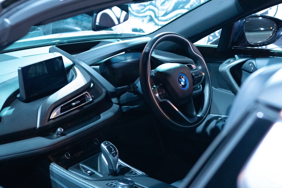 Dwuletnia dziewczynka została potrącona przez samochód w Gościnie koło Kołobrzegu w Zachodniopomorskiem. Kierowca cofając, nie zauważył dziecka i w nie uderzył. 