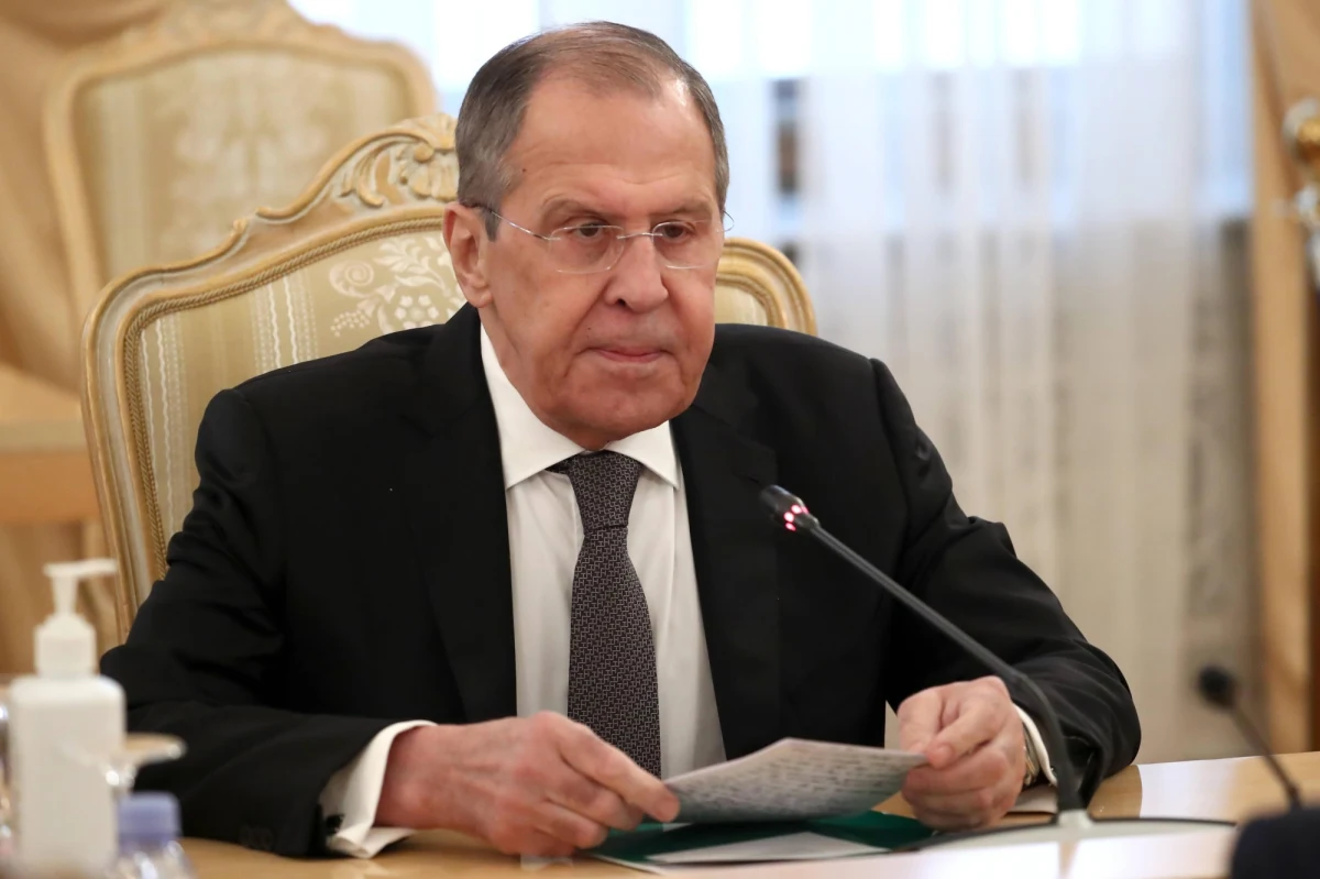 Szef MSZ Rosji Siergiej Ławrow oświadczył we wtorek, że prawo do suwerenności powinno być respektowane tylko wobec państw, które reprezentują cały naród żyjący na jego terytorium, a Ukraina - zdaniem rosyjskiego ministra - od 2014 roku nie jest takim państwem.