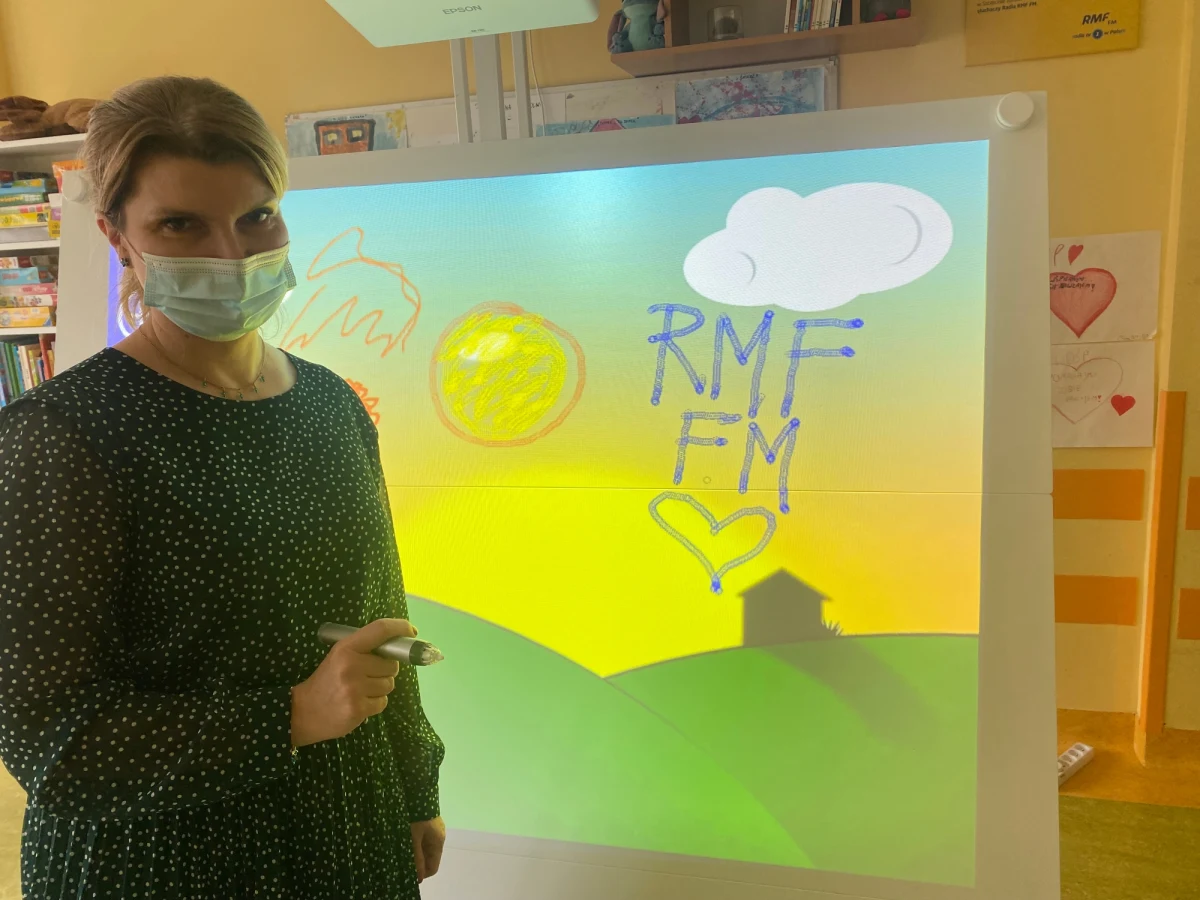 ​W wielkiej skrzyni przyjechał na oddział psychiatrii dziecięcej w szpitalu Zdroje w Szczecinie prezent, na który słuchacze RMF FM zbierali cały grudzień. W ramach akcji Świetny Mikołaj zgromadziliśmy środki na wsparcie oddziałów psychiatrii dziecięcej, by kupić im nie to, czego pilnie potrzebują, ale to, o czym skrycie marzą.