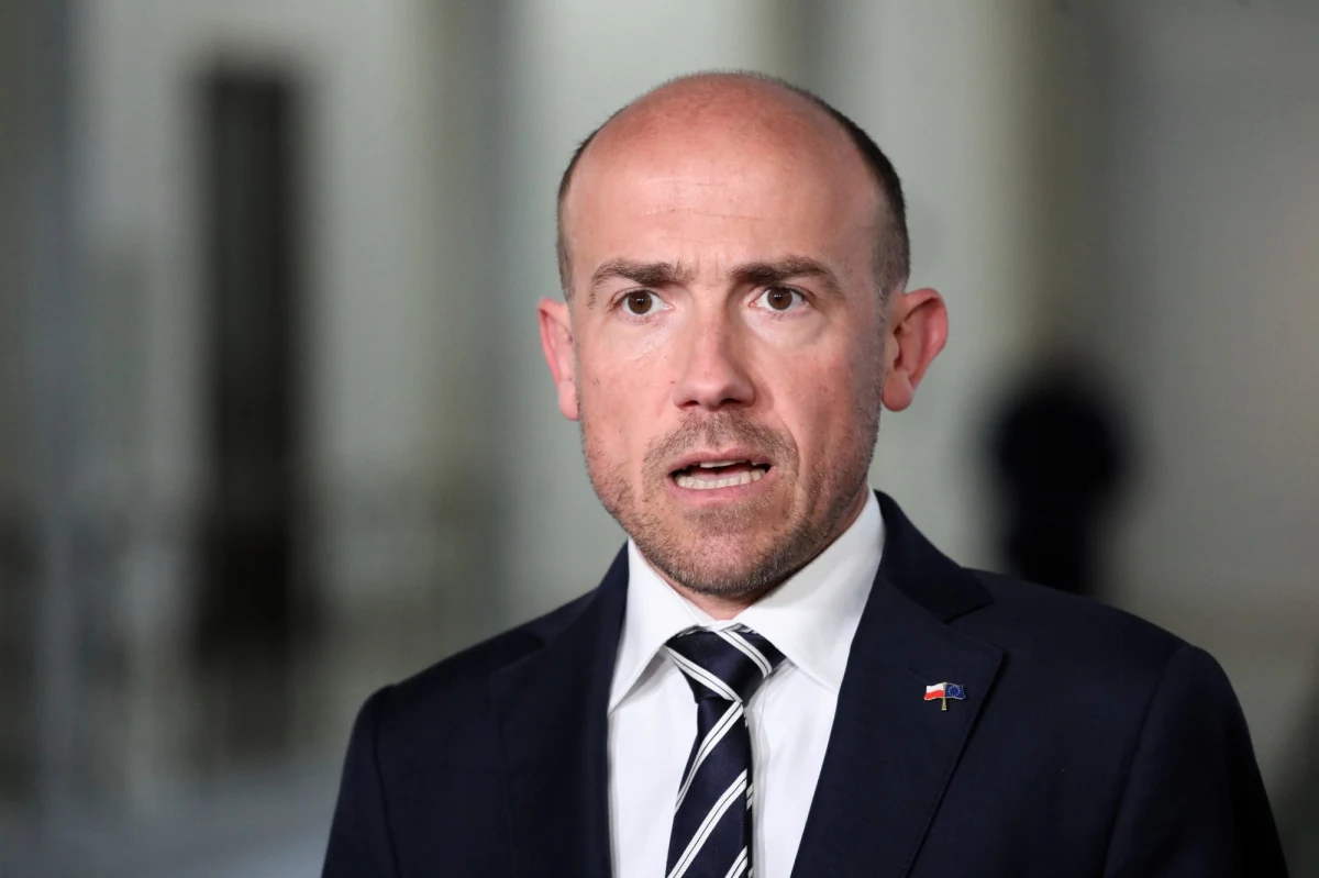 Szef klubu KO Borys Budka wezwał do dymisji wicemarszałka Sejmu i przewodniczącego klubu PiS Ryszarda Terleckiego. To reakcja na jego słowa o tym, że Władimir Putin "z twarzą wycofał się z kryzysu, który sam wywołał".