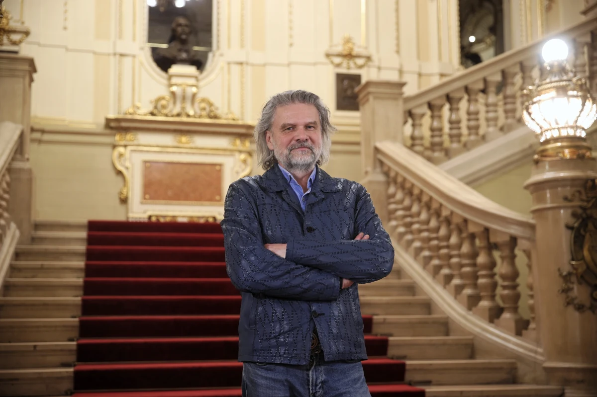 Zarząd województwa małopolskiego wydał obszerne oświadczenie, w którym szczegółowo tłumaczy powody wszczęcia procedury mającej na celu odwołanie Krzysztofa Głuchowskiego z funkcji dyrektora naczelnego i artystycznego Teatru im. Juliusza Słowackiego w Krakowie. W dokumencie podkreślono, że Głuchowski naruszył przepisy ustawy Prawo zamówień publicznych i naraził na szwank dobre imię teatru, podpisując umowę na koncert Marii Peszek. 