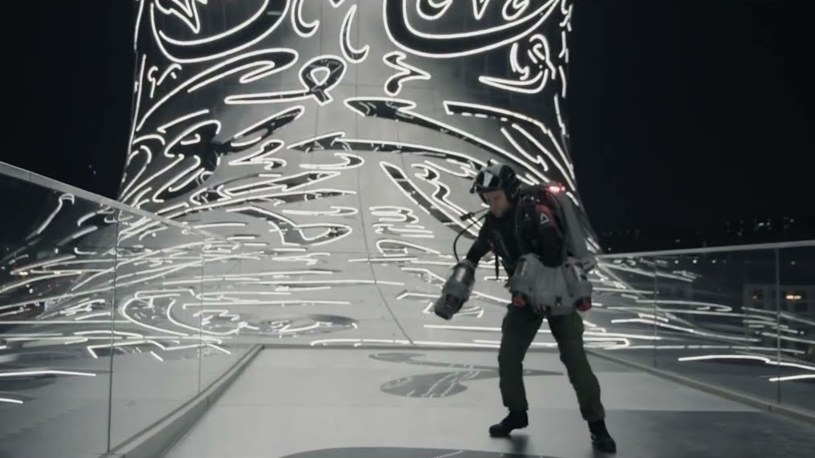 Człowiek-odrzutowiec znowu zachwycił tłumy! Richard Browning czyli twórca specjalnego odrzutowego "kombinezonu do latania" pojawił się w powietrzu niczym bohater filmu "Avengers". Po efektownym locie wylądował tuż przed gmachem "Muzeum Przyszłości" - nowej atrakcji Dubaju
