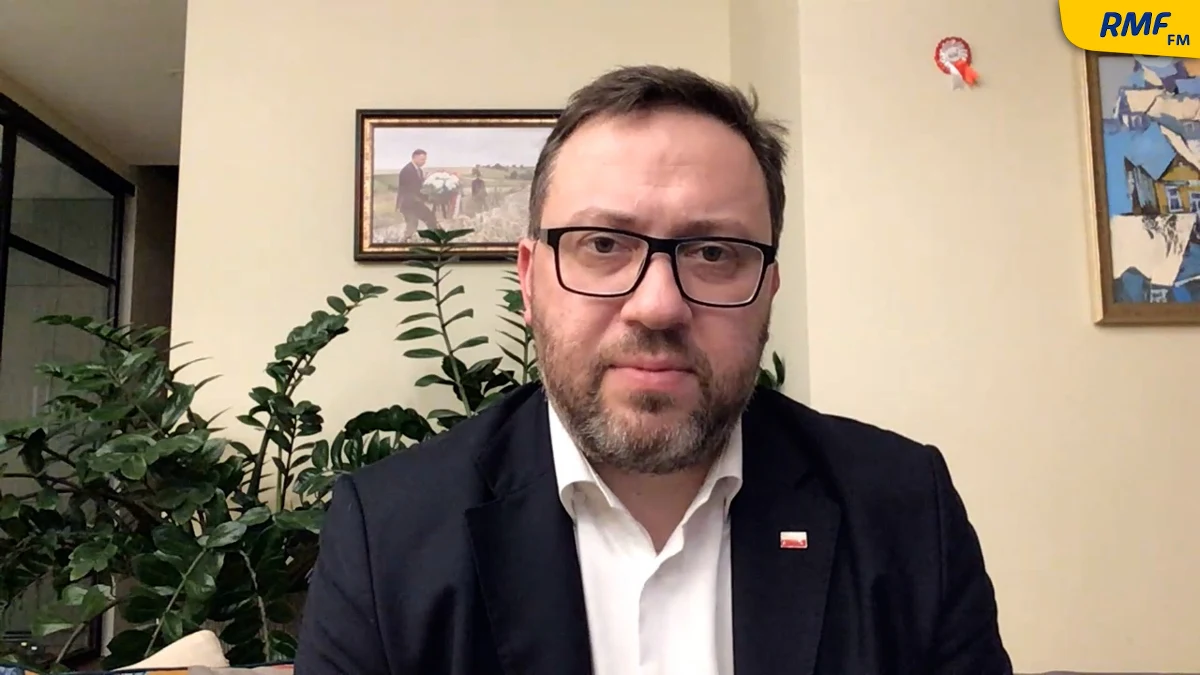 "Jestem pewien, że nadal będziemy działać na ścieżce dyplomatycznej, z drugiej strony wspierając Ukrainę także w zakresie obronnym oraz szlifując pakiet sankcyjny wobec Rosji. To, co się stało wczoraj, musi zostać ukarane" - mówił o polskiej pomocy dla Ukrainy w Popołudniowej rozmowie w RMF FM ambasador Polski w Ukrainie Bartosz Cichocki.