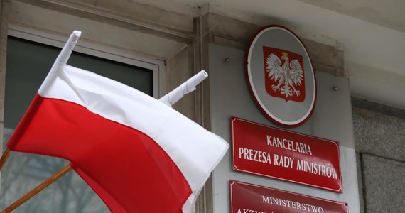 Na szesnaście obecnie funkcjonujących ministerstw tylko w trzech nie utworzono gabinetów politycznych. Koszty utrzymania, to nawet 55 tys. zł miesięcznie – informuje środowa "Rzeczpospolita".