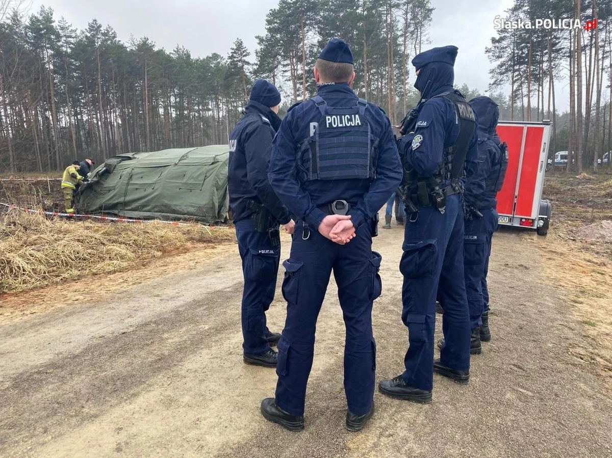 Na dziś zaplanowano sekcję zwłok dwóch kobiet, których zakopane ciała znaleziono przedwczoraj w lesie w Romanowie pod Częstochową. To najprawdopodobniej 45-letnia Aleksandra i jej 15-letnia córka Oliwia, które zaginęły 10 lutego. Ich tożsamość będą jednak musiały potwierdzić badania DNA. 